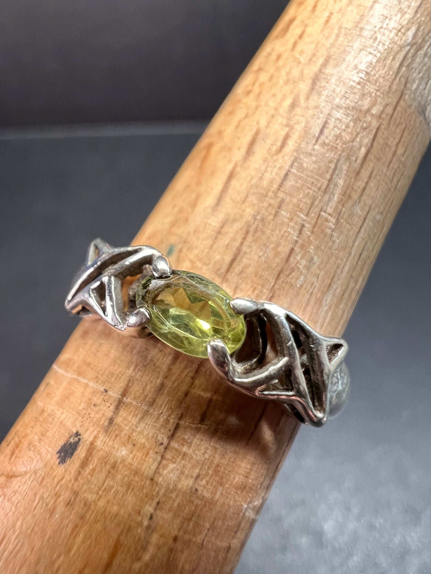 Vintage Helen Andrews peridot hugs and kisses Sterling silver ring size 6.5