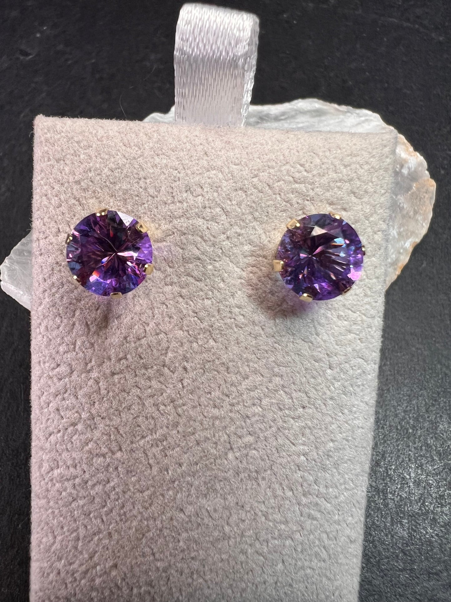 Like New 14K Yellow Gold Color Shift CZ Stud Earrings 8.2mm