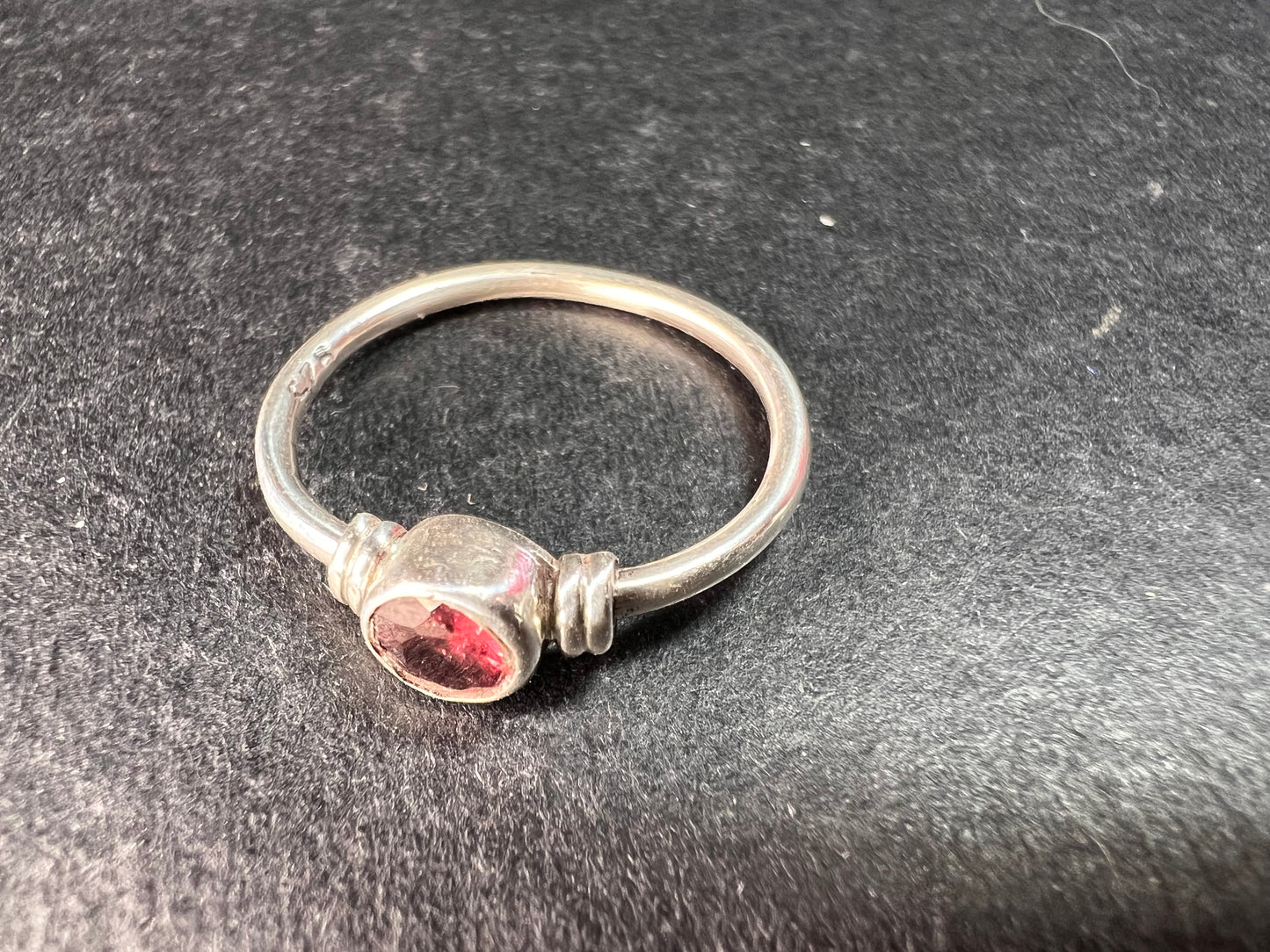 Vintage sterling silver garnet solitaire garnet ring size 7.5