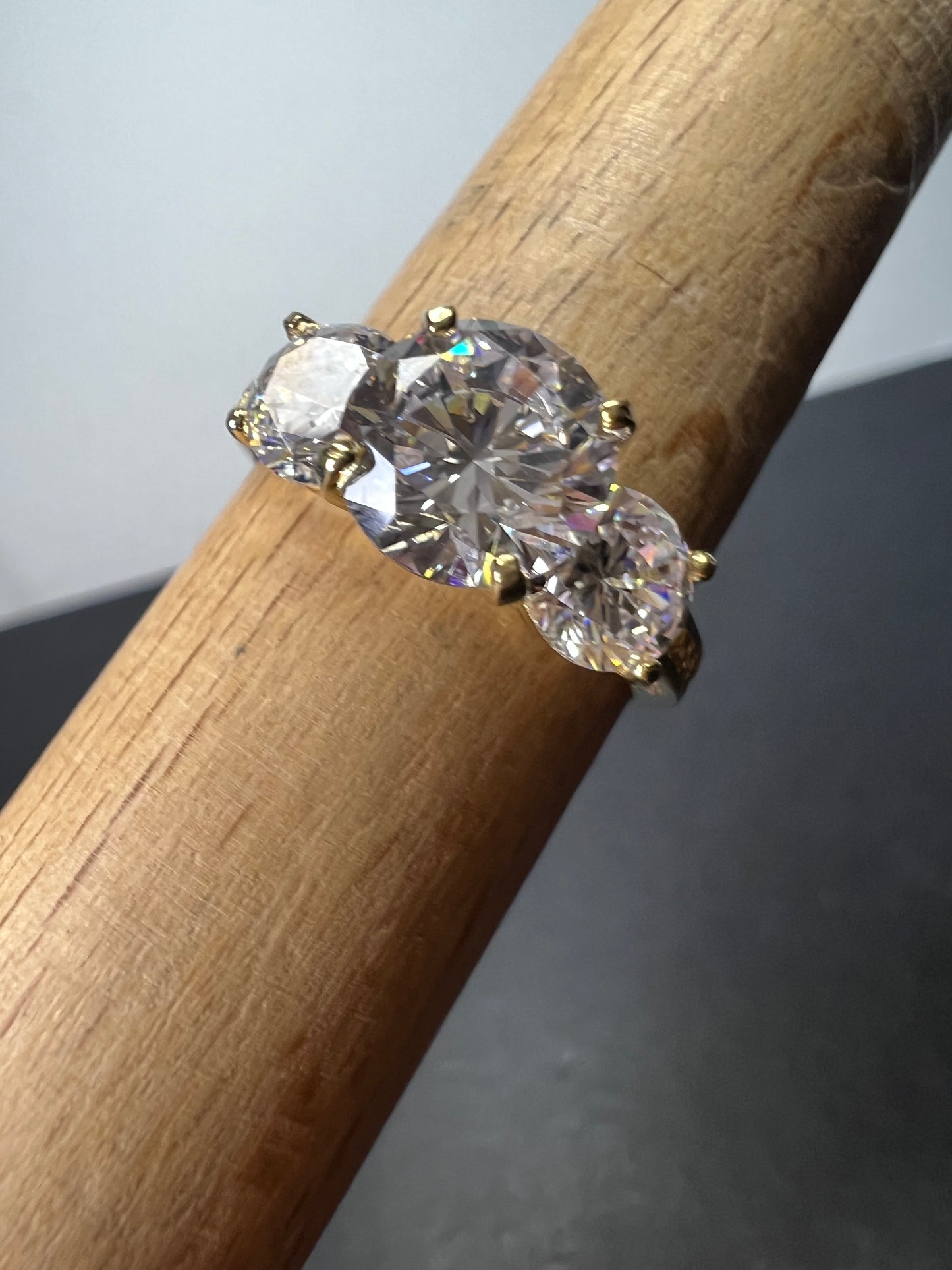 10k gold CZ past present and future ring size 9