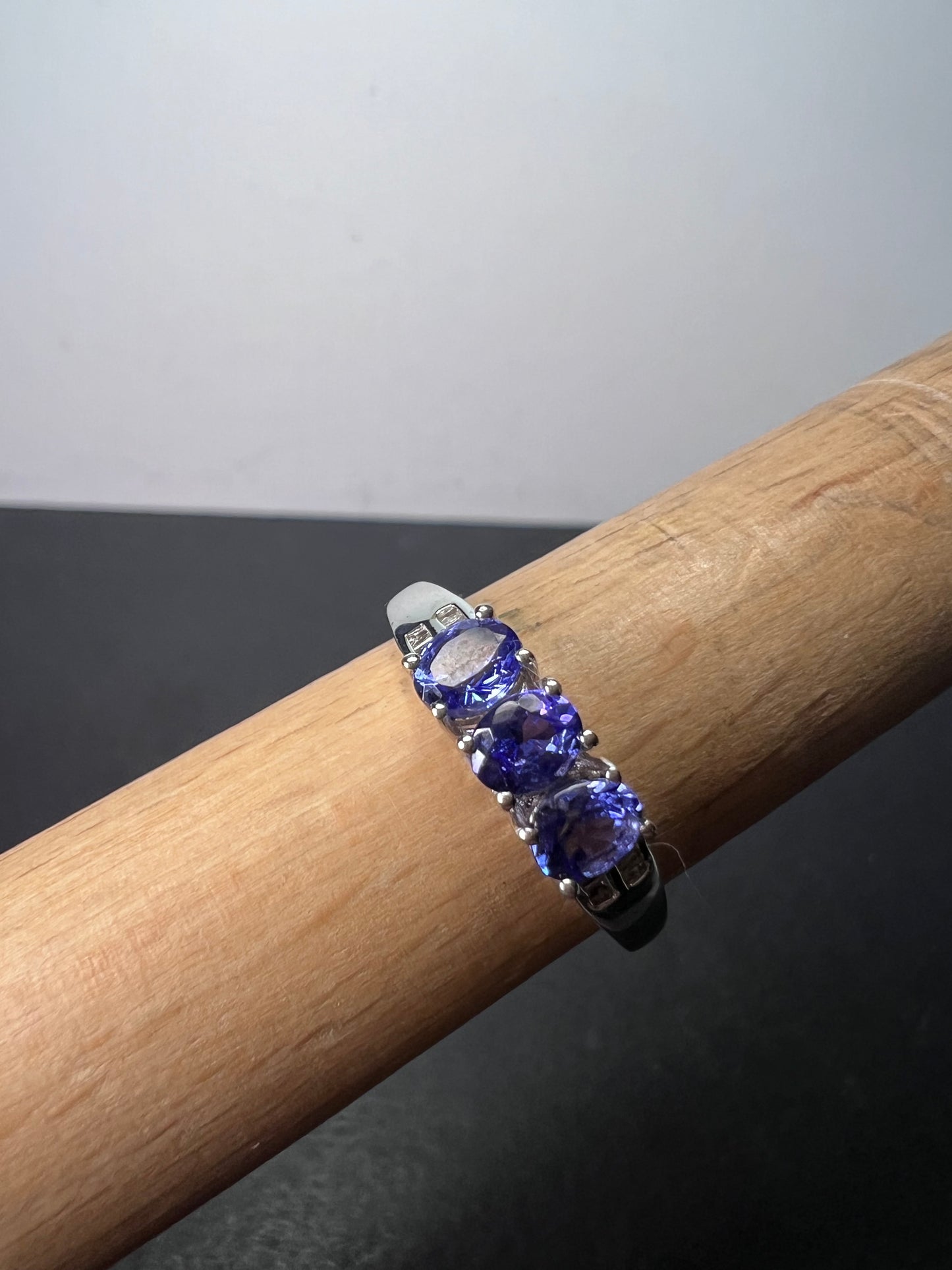 Tanzanite and diamond ring In sterling silver size 9