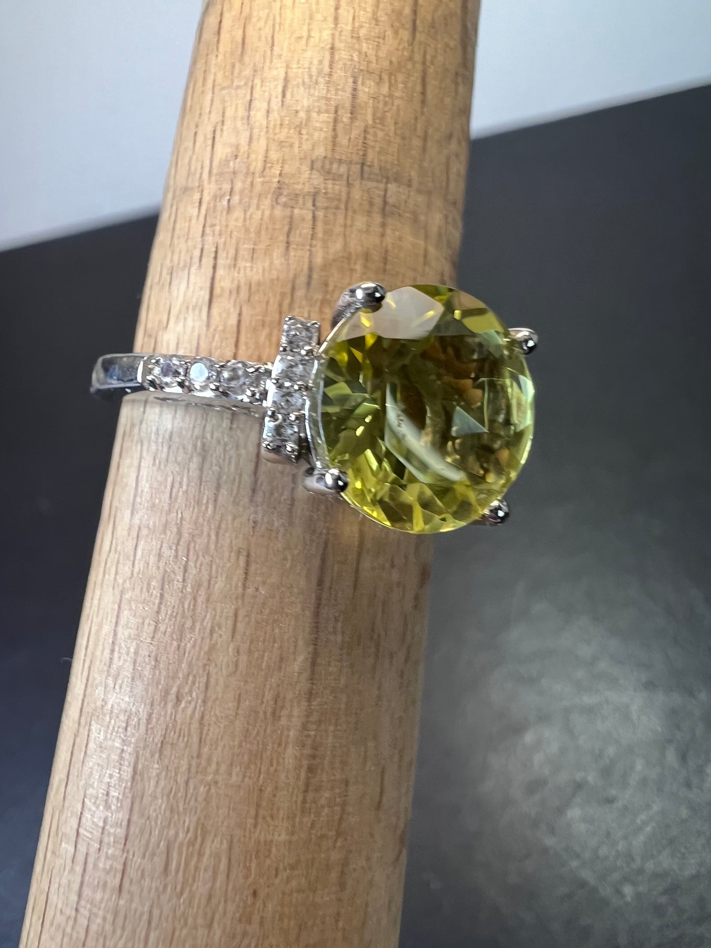 Ouro verde / lemon Quartz and white zircon sterling ring size 9