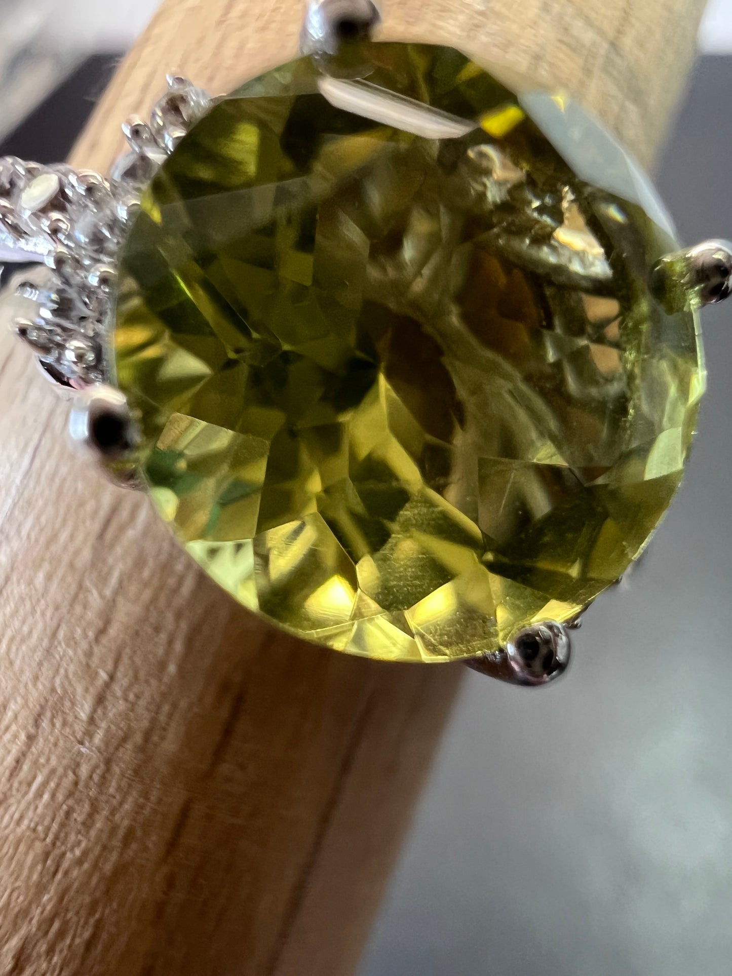 Ouro verde / lemon Quartz and white zircon sterling ring size 9