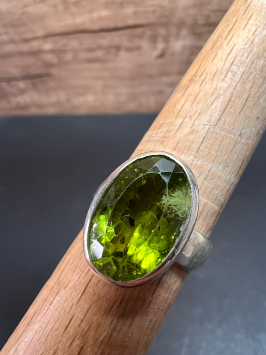 NEW size 7.5 oval cut peridot sterling silver ring 6.55 grams