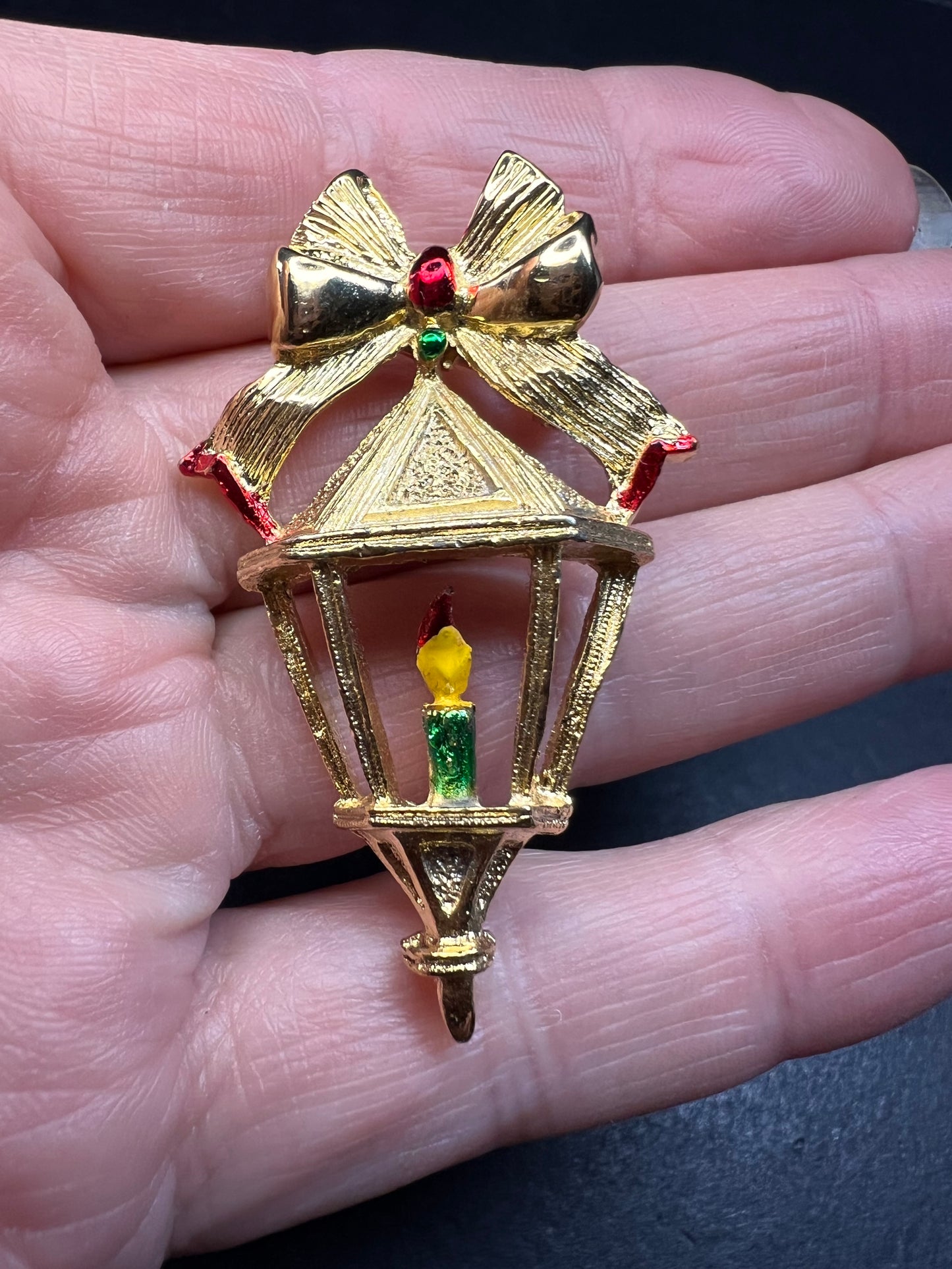 Vintage Gerry’s Christmas Lantern Bow Brooch Gold Tone Holiday Pin