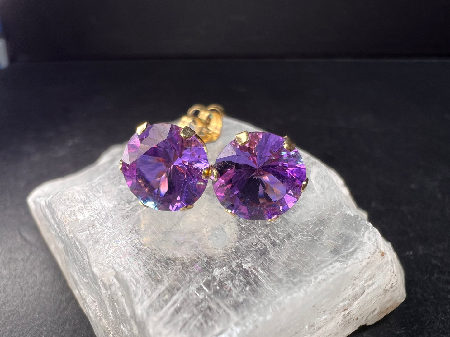 Like New 14K Yellow Gold Color Shift CZ Stud Earrings 8.2mm