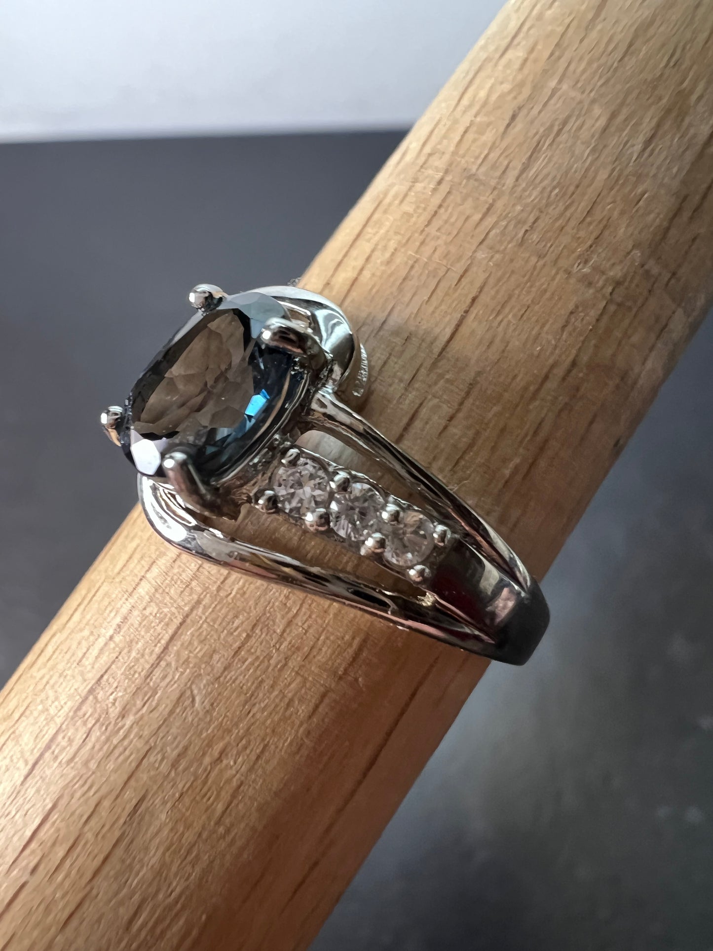 Blue spinel and white topaz sterling silver ring size 9