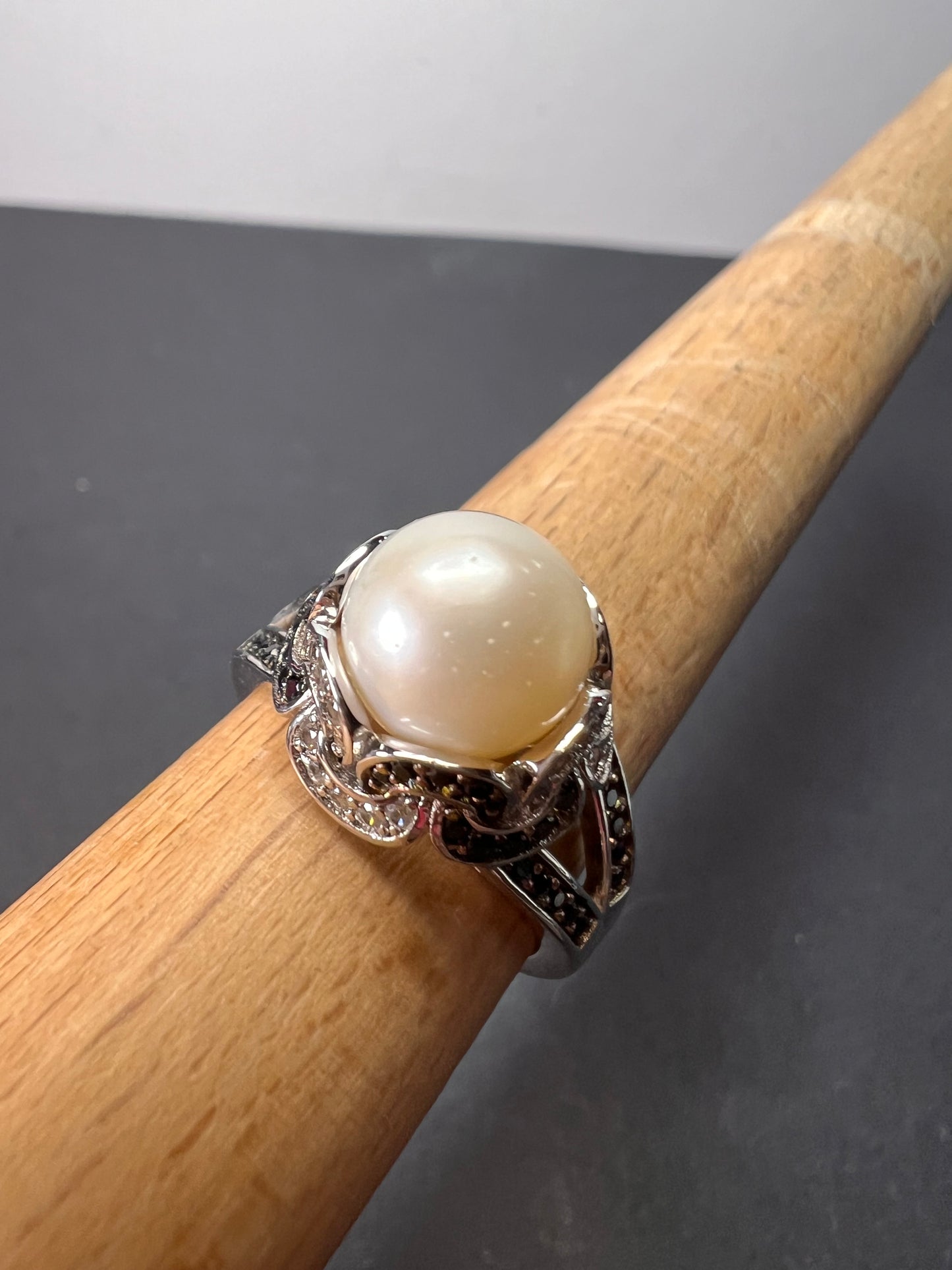 White cultured pearl and multi gem sterling silver ring size 9 *NEW*