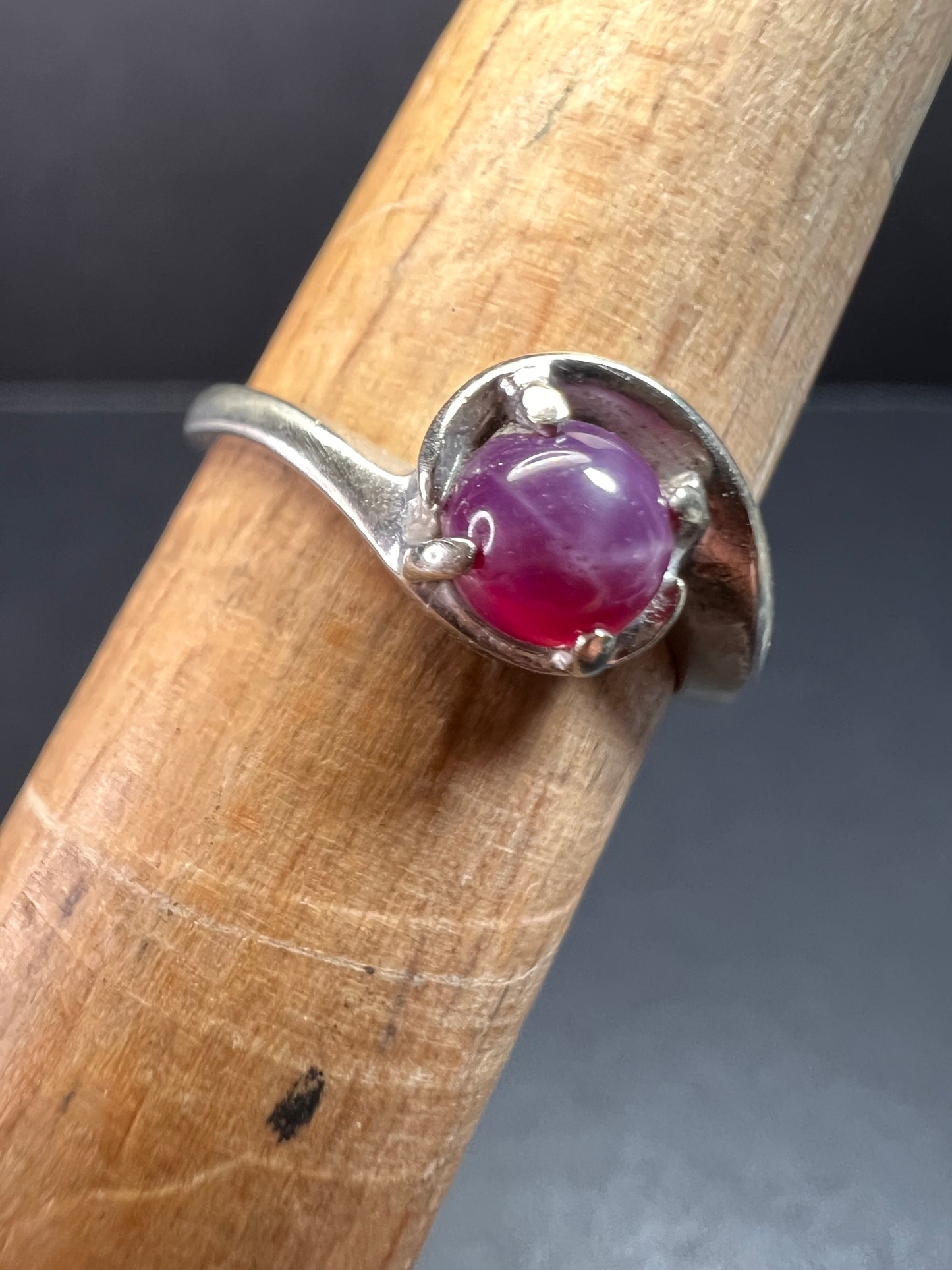 Vintage 14k white gold star ruby ring size 6